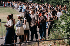 Over 1,500 queue up for prayer and worship in London despite heatwave