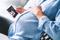 Churches can help women navigate ‘life-changing’ motherhood, report says