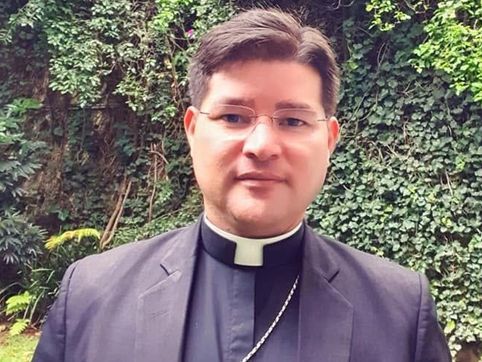 Venezuela bishop released after 5 years in prison, says guards pulled out his toenails