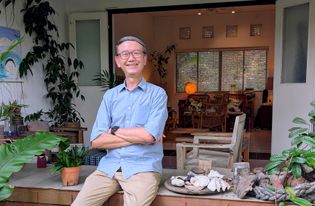 In Bustling Singapore, a Refuge for the Weary