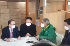 한교총 류영모 대표회장, ‘밥퍼’ 최일도 목사 격려 방문