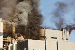 “펑 소리났다” 청주 공장 대형화재, 30대 직원 1명 숨져