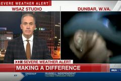 생방송 중 차에 치인 기자 “보도 이어갈게요” [영상]