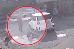 70대 노인 들이받고 차부터?…운전자 “뒤늦게 발견” [영상]