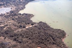 통가 정부, 사흘 만에 첫 성명 “15m 쓰나미… 3명 사망”