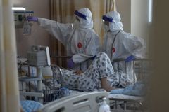 “감기인 듯 감기 아닌 오미크론… 백신 안 통해” 국내외 투병기