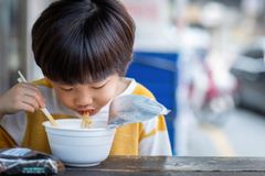 “편의점에 다녀왔는데 눈물이 납니다”