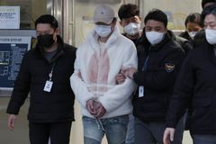 삭발에 테이프 결박까지…“가혹행위 못 견뎌 도망치다 추락”