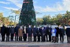 “성탄의 주님이 소망과 평화, 기쁨 주시기를”