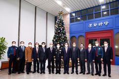 경찰청 청사 내 성탄트리 점등 “격려와 희망의 불빛 되길”