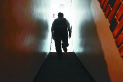 “월세방도 사치” 하루 8100원짜리 방에서 꿈 키우는 청춘들