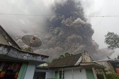 온통 회색빛…스메루 화산폭발 피해 계속 늘어 [영상]