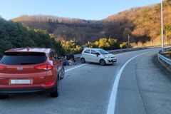 바다 아닌 육지에서…사고 운전자 구한 해양경찰관들 [아살세]