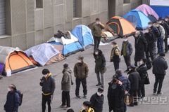 서울역 앞 늘어선 ‘취약계층’ 백신접종 행렬