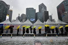 오미크론 확산에 확진자 급증...20일 만에 5000명대