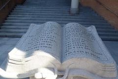 고전 중의 고전 십계명, 오늘날에도 살아 숨 쉬는 이유