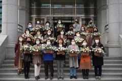 엄마의 마음으로 섬깁니다