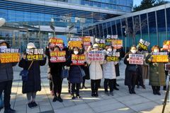 법원, 대형마트·백화점 방역패스도 ‘효력정지’