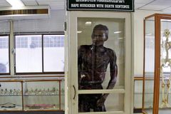 60년만에 장례 치러진 태국 연쇄살인마 ‘인육 먹는 사람’