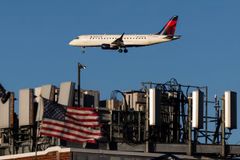 미국행 기내서 마스크 거부·탈의 난동… 승객 형량은?