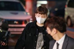 래퍼 장용준, 경찰에 “비키라고 새X야”…법정서 영상 공개