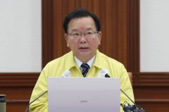 김 총리 “설 연휴 고향 방문 자제… 불가피하면 3차 접종을”