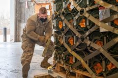 외교력 비판대 오른 바이든… 우크라 정부 교체 노리는 푸틴