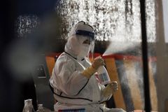 신규 확진자 밤 9시까지 7437명… 사상 최다 경신할 듯