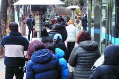 “불 꺼진 상가서 진료하란 건가” 혼돈의 동네 의사들