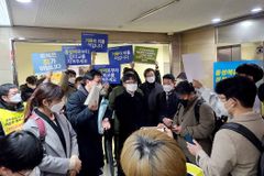 ‘퀴어축제 축복식’ 이동환 목사 재판, 다시 연기돼