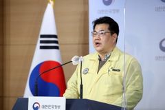 ‘매일 최다 확진’ 불가피… 정부 “유행 통제가 목표”