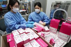 오미크론 50% 넘고 확진 8000명 안팎… 허둥대는 의료