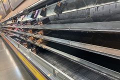 美 임금 상승 잡아먹은 인플레… 오미크론 확산에 마트도 ‘텅텅’