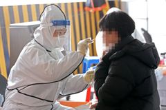확진자 결국 1만3000명 돌파…“오미크론 확산 본격화”