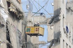 광주 붕괴사고 세번째 실종자 발견…28층에서 내시경 확인