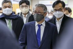 “580억 횡령·배임 유죄”…최신원 1심 징역 2년 6개월