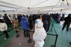 키트 부족·지침 혼란… 새 의료체계 헛돈다