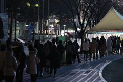 확진자 사흘 연속 최다치… 정부 “설연휴 뒤 거리두기 강화 없다”