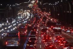 귀성 첫날, 도로 정체 시작…서울→부산 4시간 30분