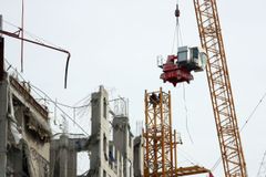 “모든 게 꿈이었으면”… 붕괴 피해 가족의 눈물