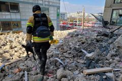 아파트 붕괴 피해 가족들 “실종자 모두 구조 후 장례”