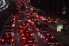 부산→서울 5시간40분 “설 귀경 정체 새벽 2~3시 해소”