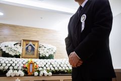 할머니 빈소 ‘라방’ 30대, 꾸짖는 사촌에 “엄마 도망”