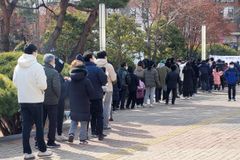 정부는 3만명 ‘피크’라는데… ‘연휴’에도 벌써 2만명