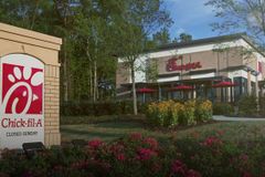 칙필레, 美 대학서 동성애 문제로 곤욕