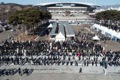 “콘서트 열린 줄” 코로나 검사 기다리는 시민들