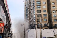 광주 아파트 붕괴 현장서 콘크리트 낙하…구조·수색 일시 중단