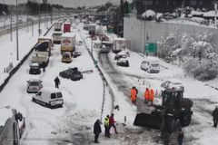 美 눈폭풍 스케일…항공기 2100대 결항·열차·학교 다 닫아