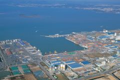 군산항 개항 122년만에 물동량 2000만t 시대 열었다