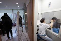 ‘명단에 우리 병원 있어요?’ 검사 참여, 통보부터 한 정부